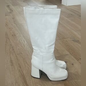 Women’s Gogo boots size 10
